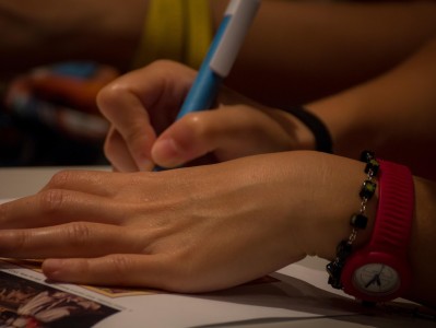 如何用deepseek写影视解说文案